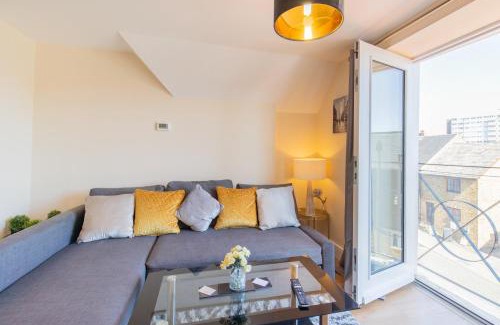 Hoddesdon Apartment | Velvet 1-bedroom penthouse, Clockhouse, Hoddesdon