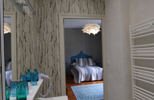 Mouchamps Bed & Breakfast | VENDEENNE room - LE PETIT CHATEAU DES CEDRES