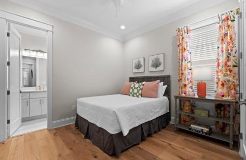 Villa Lago House | Venetian Boardwalk With Lsv And Pool