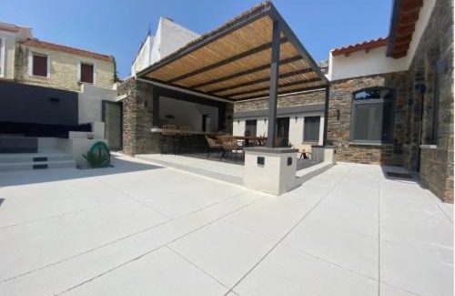 Neapoli Villa | Venetian gem in neapolitan with private courtyard