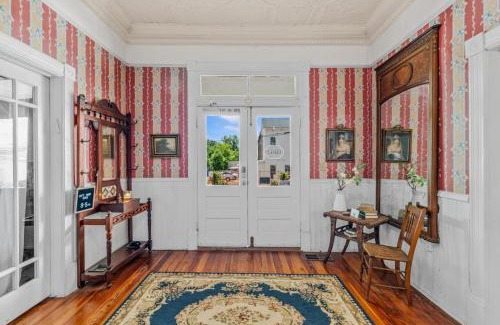 Senoia Hotel | Veranda Historic Inn