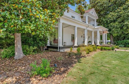 Senoia Hotel | Veranda Historic Inn