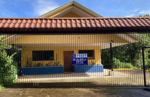 Bajos del Toro House | Verdant Arthouse w/Riverview - minutes from cataratas!