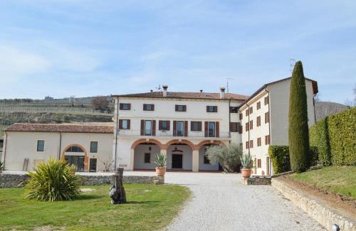 Lione Apartment | VerdeOlivo 1876 - Apartments & Pool