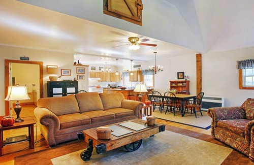 Wells Cottage | Vermont Cottage Sleeps Five Spectacular Mountain Views Bed and Breakfast