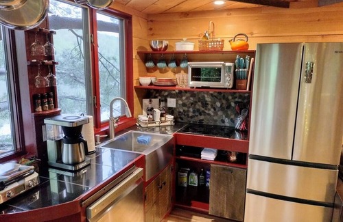 Newport Cabin | Vermont Tree Cabin on Walker Pond, private retreat