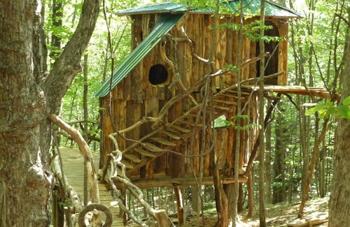 West Pawlet House | Vermont Treehouse compound: no cleaning fee. Spend a few days In the Trees