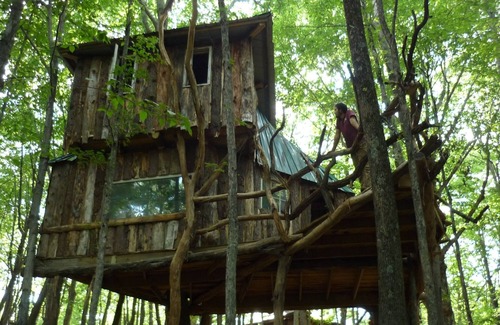 West Pawlet House | Vermont Treehouse compound: no cleaning fee. Spend a few days In the Trees