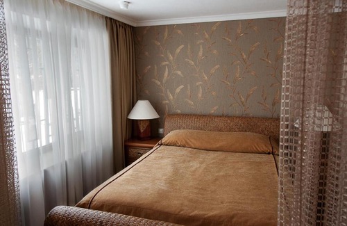 Komendantskyi Airfield Hotel | Veronika Hotel