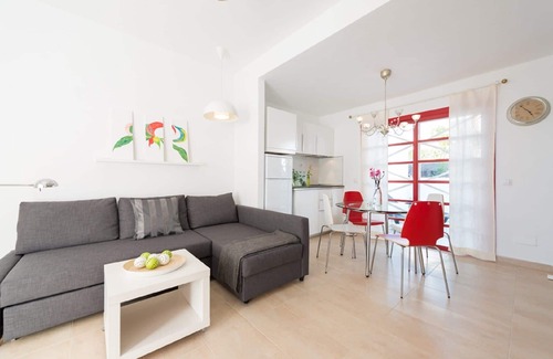 Sonnenland House | Very comfortable exclusive refurbished bungalow with parking, free wifi and swimming pool
