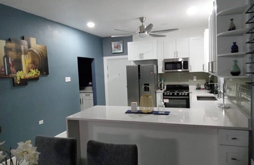 Portmore House | Very Large, charming 2- bedroom house in quaint Portmore with AC