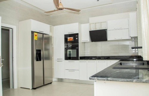 Sun City House | Very Luxurious and Serene suites, 10 minutes from Aburi Mountains & Gardens