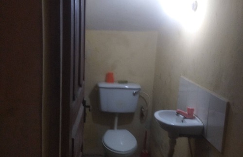 Oshodi-Isolo Apartment | very neat and quiet place with security
