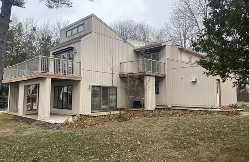 Selwyn House | Very private Lakehouse rental