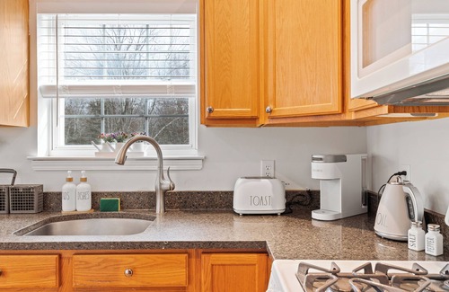 Chester House | Very Private Large Home on 22 Acres with Outdoor Kitchennn