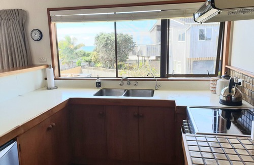 Omaha House | Very Spacious Shamrock Bach, sleeps plenty
