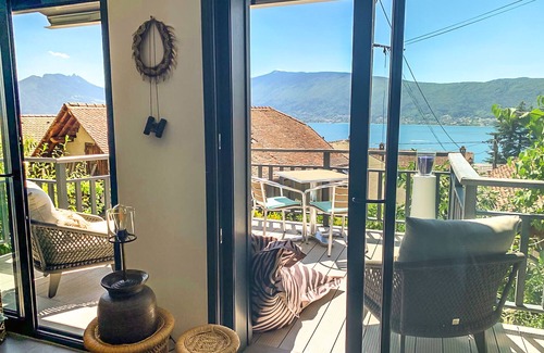 Veyrier-du-Lac Ski Chalet | VEYRIER - Cottage Suspendu sur Le Lac d'Annecy