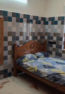 Courtallam House | Vhomes