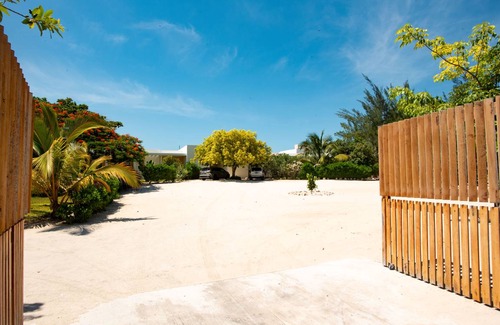 Chicxulub Puerto Villa | Villa ∙ 14 bedrooms ∙ 30 guests