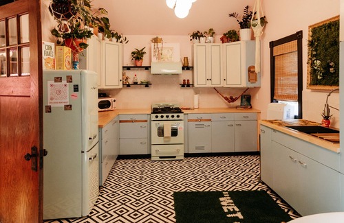 Northeast Minneapolis Arts District House | Vibes & Style at Dollhouse Northeast! Arts District Gem