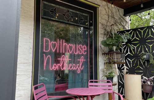 Northeast Minneapolis Arts District House | Vibes & Style at Dollhouse Northeast! Arts District Gem
