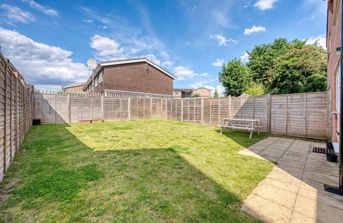 Cofton Hackett House | Vibrant 4BR for Families & Contractors w/Parking