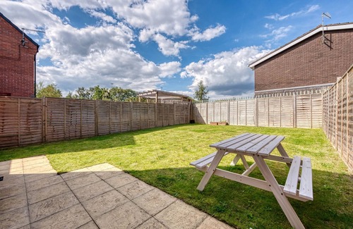Cofton Hackett House | Vibrant 4BR for Families & Contractors w/Parking