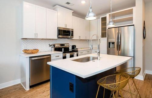 Plaza Midwood Apartment | Vibrant and Spacious 1BR w Pool Parking and Gym