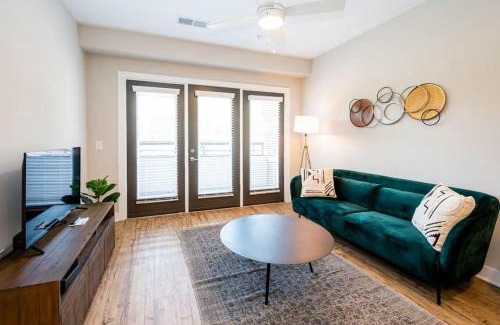 Plaza Midwood Apartment | Vibrant and Spacious 1BR w Pool Parking and Gym