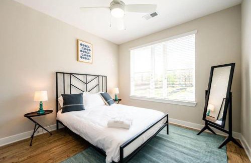 Plaza Midwood Apartment | Vibrant and Spacious 1BR w Pool Parking and Gym