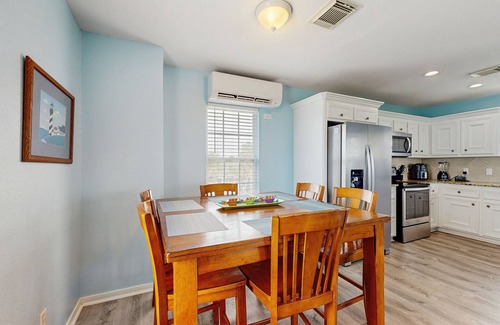 Galveston House | Vibrant dog friendly home with two balconies & outdoor bar - steps to sand