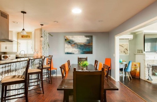 Lincoln Acres House | Vibrant, entertaining, & cozy spacious home with artistic flare!