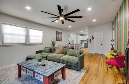 Shearer Hills - Ridgeview House | Vibrant Fiesta-Style Retreat
