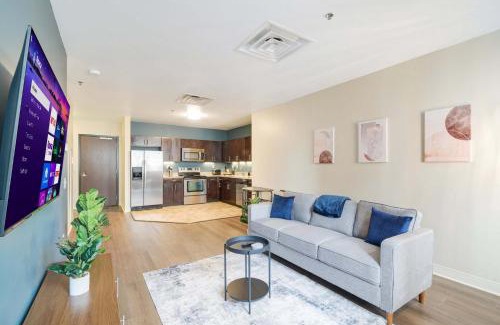Downtown Pittsburgh Apartment | Vibrant Luxury PRIME LOCATION 24-7 Gym Lounge Roku WiFi