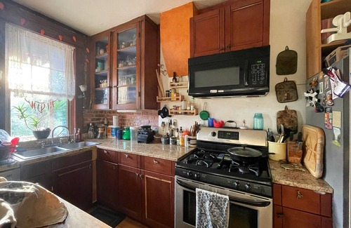 Downtown Baltimore House | Vibrant Oasis in a Walkable Wonderland - Charles Village 3BR/1BA