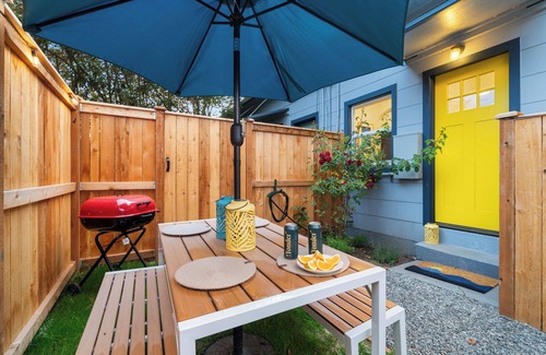 Port Angeles Cottage | Vibrant Parkside Retreat -Newly Renovated, Hot Tub & Walkable to Downtown!