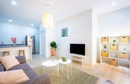 Pietermaai District Apartment | Vibrant Willemstad Stay with Artistic Flair