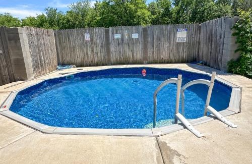 Keller House | Vibrant Work Stay Studio Cowboy Pool, Pet ok near Tx Motor Speedway by Vacation Your Way