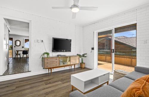 Sellicks Beach House | Vic's Place - Sellicks Beach - C21 SouthCoast Holidays