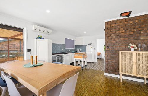 Sellicks Beach House | Vic's Place - Sellicks Beach - C21 SouthCoast Holidays