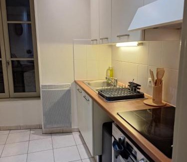 Saintes Apartment | Victor Hugo - Hyper centre 2 chambres
