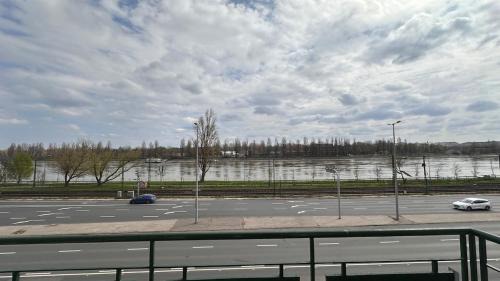 Ujlak Apartment | Victor's Danube View Residence