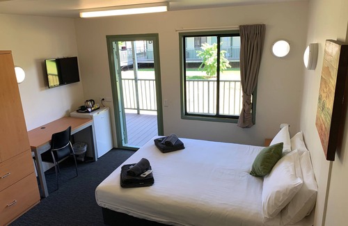 Katherine South Hotel | Victoria Accommodation Village