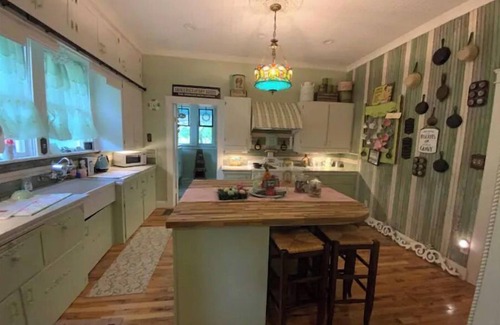 West Point House | Victorian 1920s 5 bdrm w/Pool, antiquer’s dream
