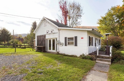 West Kill House | Victorian Charm meets Modern Luxury: Combined Houses with 6 Bedrooms, Sleeps 11