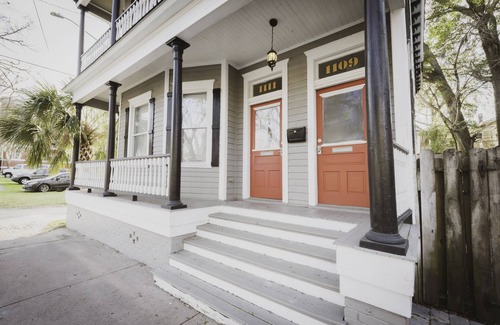Dixon Park House | Victorian District Gem ★ Walk to Forsyth Park, popular local eateries, & shops!