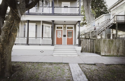 Dixon Park House | Victorian District Gem ★ Walk to Forsyth Park, popular local eateries, & shops!
