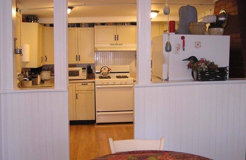 Spofford Cottage | Victorian Lakefront Cottage With Spectacular Sunrise View Of Water