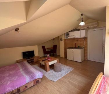Perucac Apartment | Victory Pool House