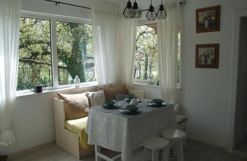 Badacsonytordemic House | Vidám csendes természetközeli falusi szálláshely .